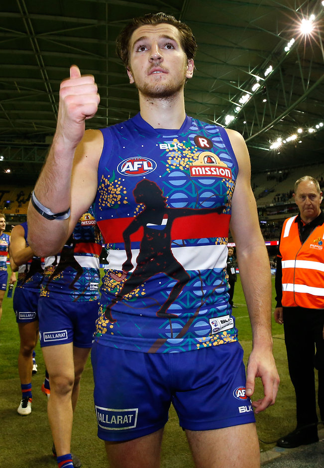 AFL 2016 Rd 11 - Western Bulldogs v West Coast Eagles MELBOURNE, AUSTRALIA - JUNE 05: Acting captain Marcus Bontempelli of the Bulldogs thanks fans during the 2016 AFL Round 11 match between the Western Bulldogs and the West Coast Eagles at Etihad Stadium on June 5, 2016 in Melbourne, Australia. (Photo by Adam Trafford/AFL Media)